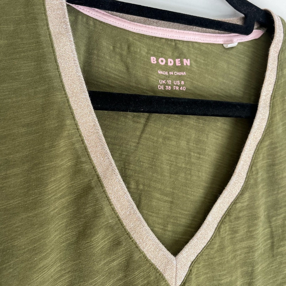 Boden Metallic Trim V Neck T-shirt - Picture 4 of 6